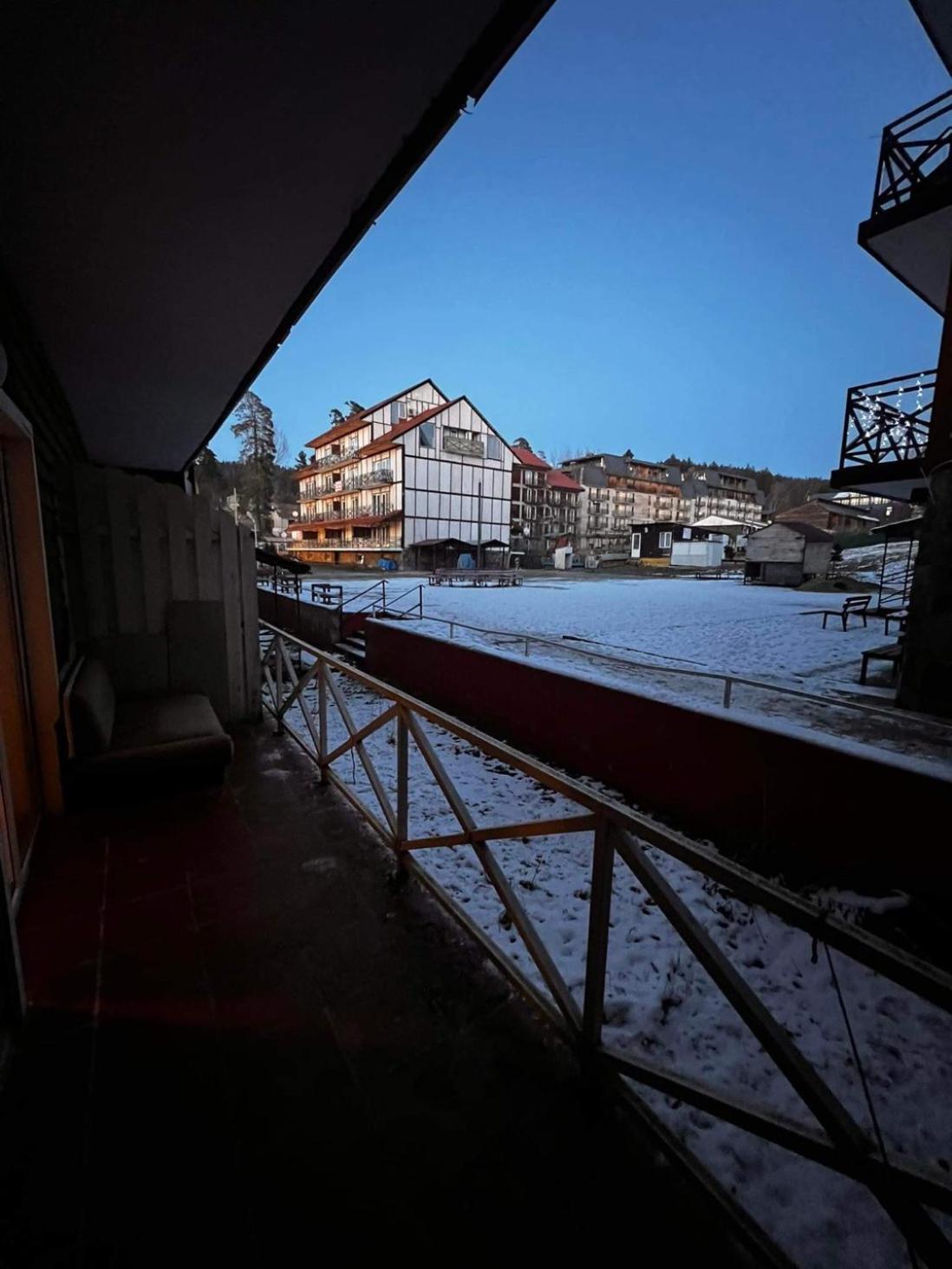 Hotel Mgzavrebi Bakoerjani Buitenkant foto
