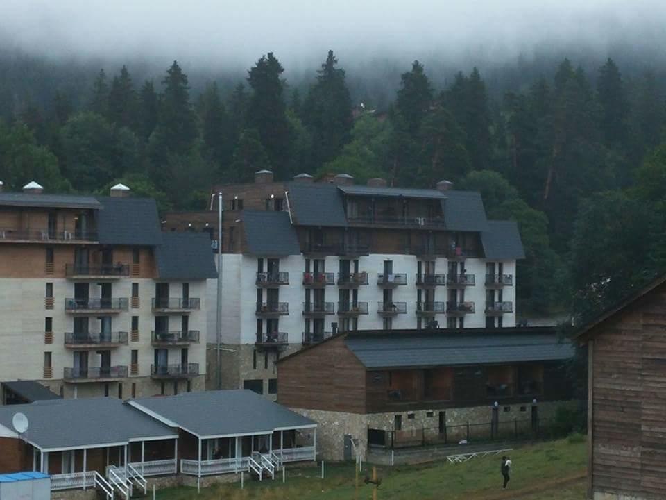 Hotel Mgzavrebi Bakoerjani Buitenkant foto